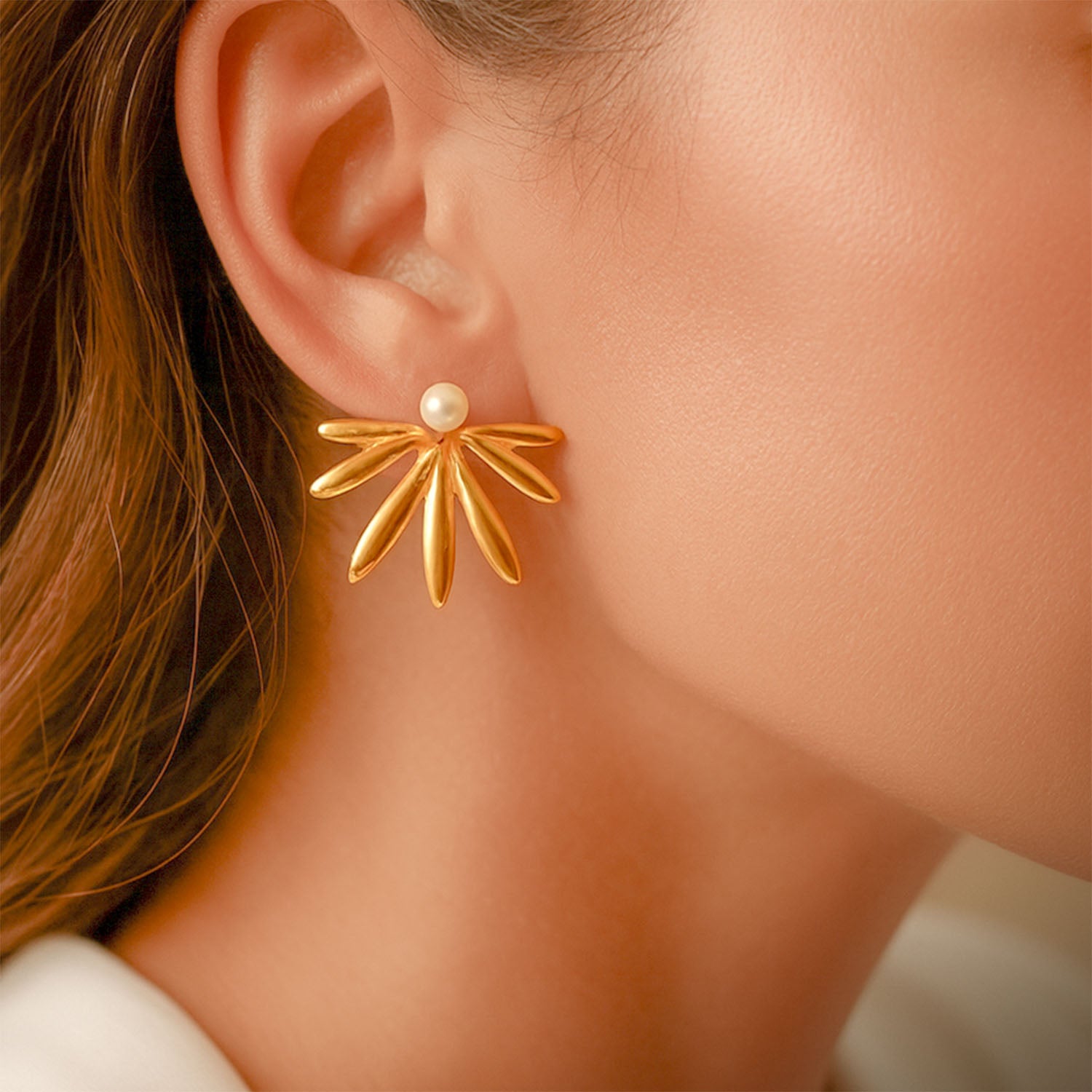 Amelie Petal Pearl 18K Gold Stud Earrings