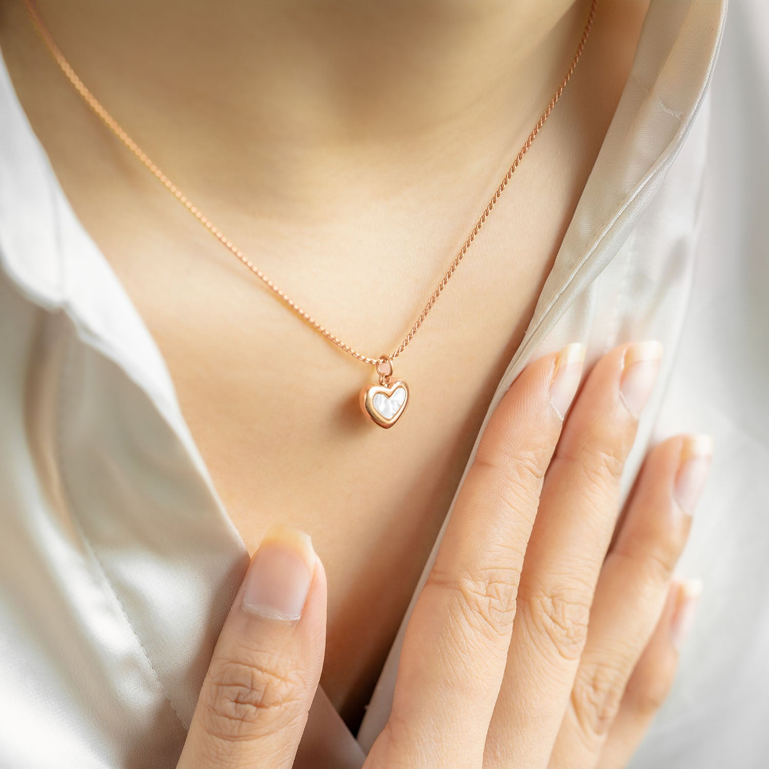 W Premium Jewellery Heart Pendant Reversible Necklace