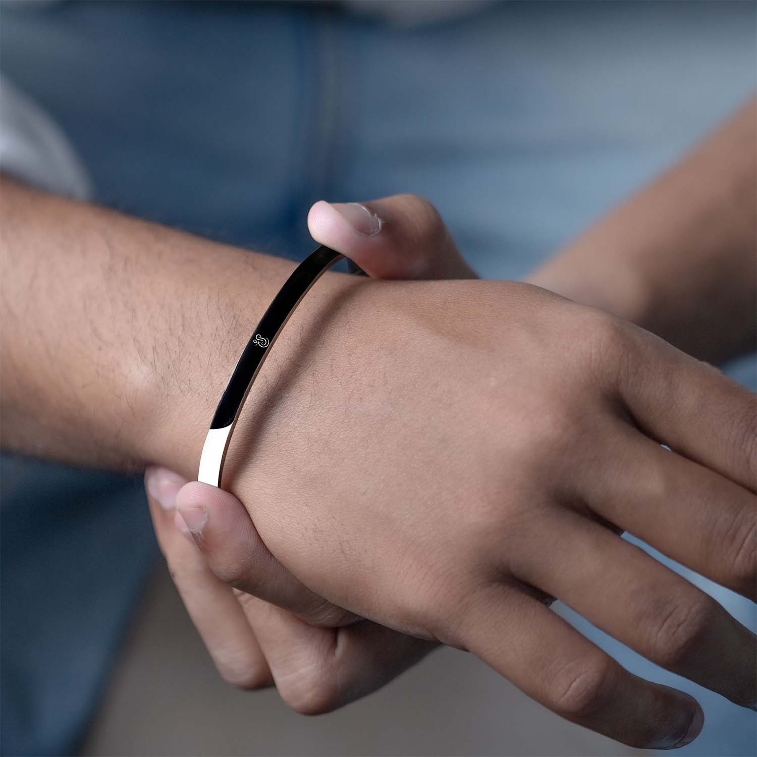 Vignaharta Ganpati Gloss Cuff Adjustable Bracelet Black