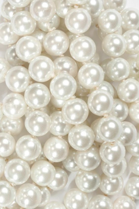 Discovering the Wide Range of Freshwater Pearl Types, Colors, and Jewelry Options