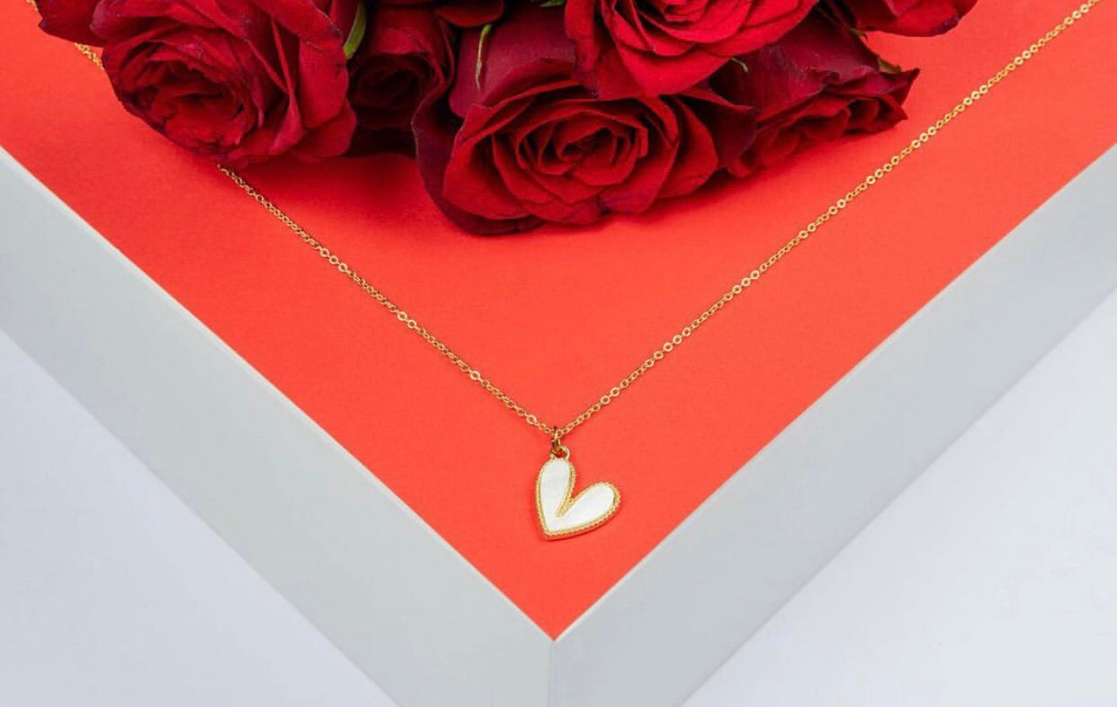The Art of Gifting Jewellery: Choosing the Perfect Piece for a Loved One