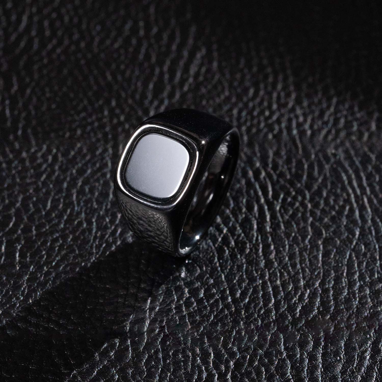 M Premium Jewellery Black Lantern Ring