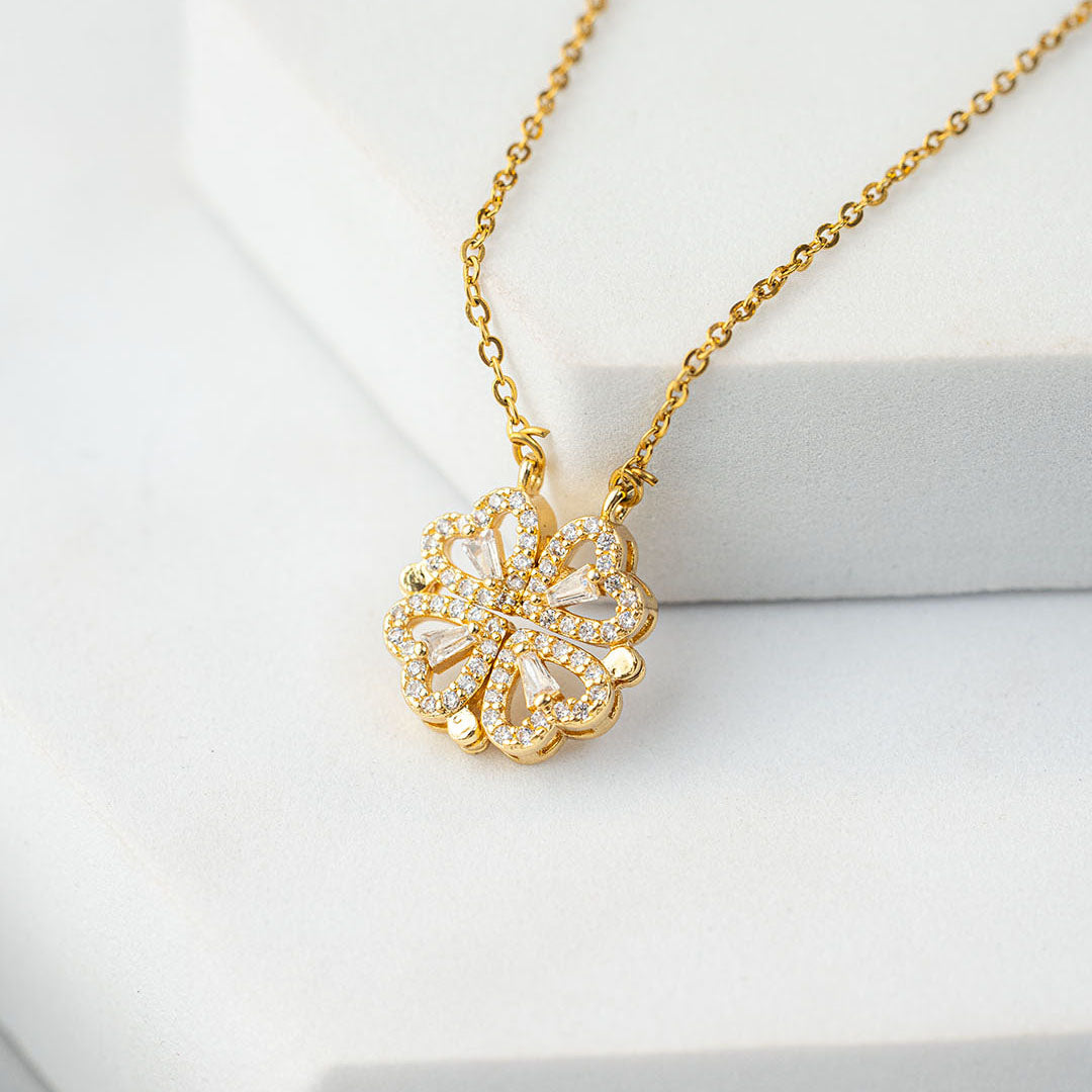 W Premium Jewellery Necklace Clover Magnetic Gold