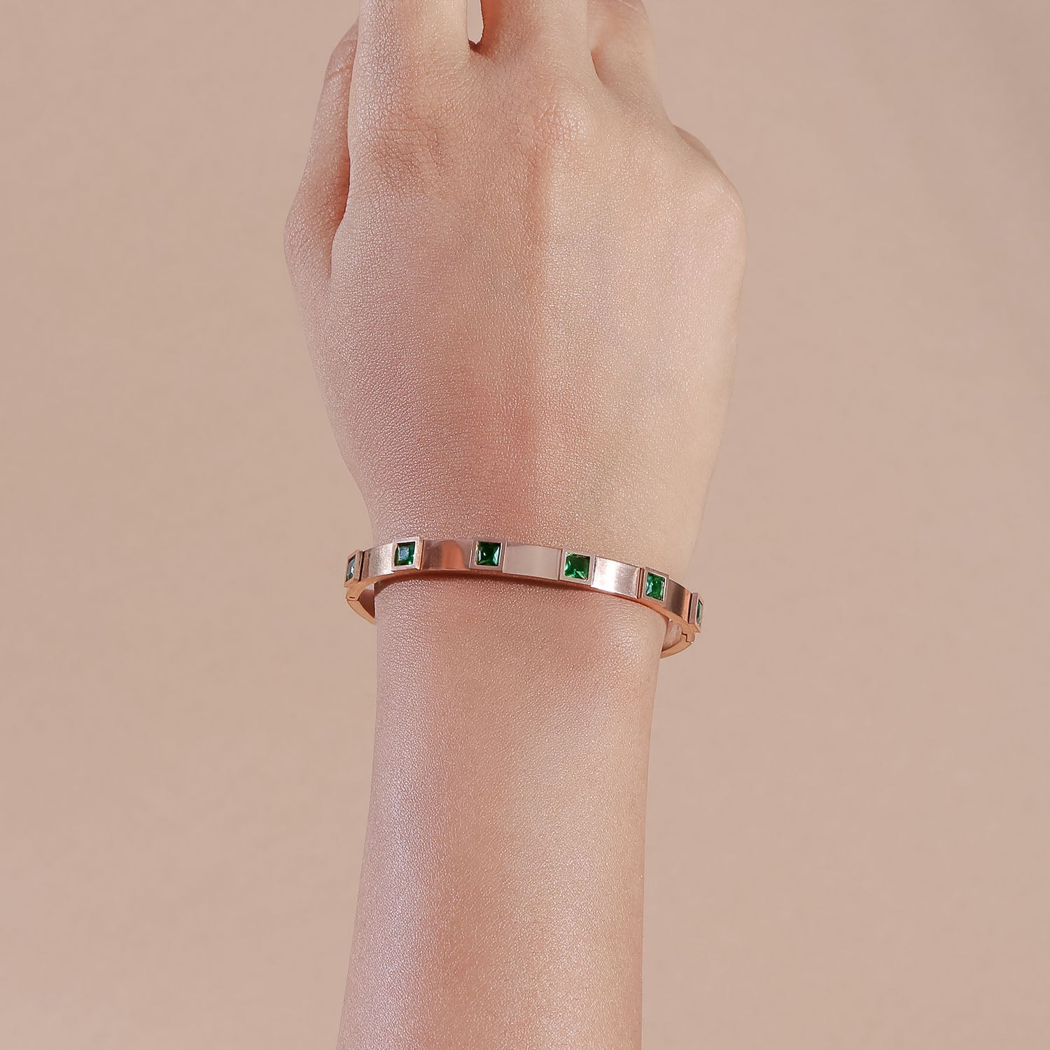 Emerald Gold Bracelet (Design B10) | GemPundit