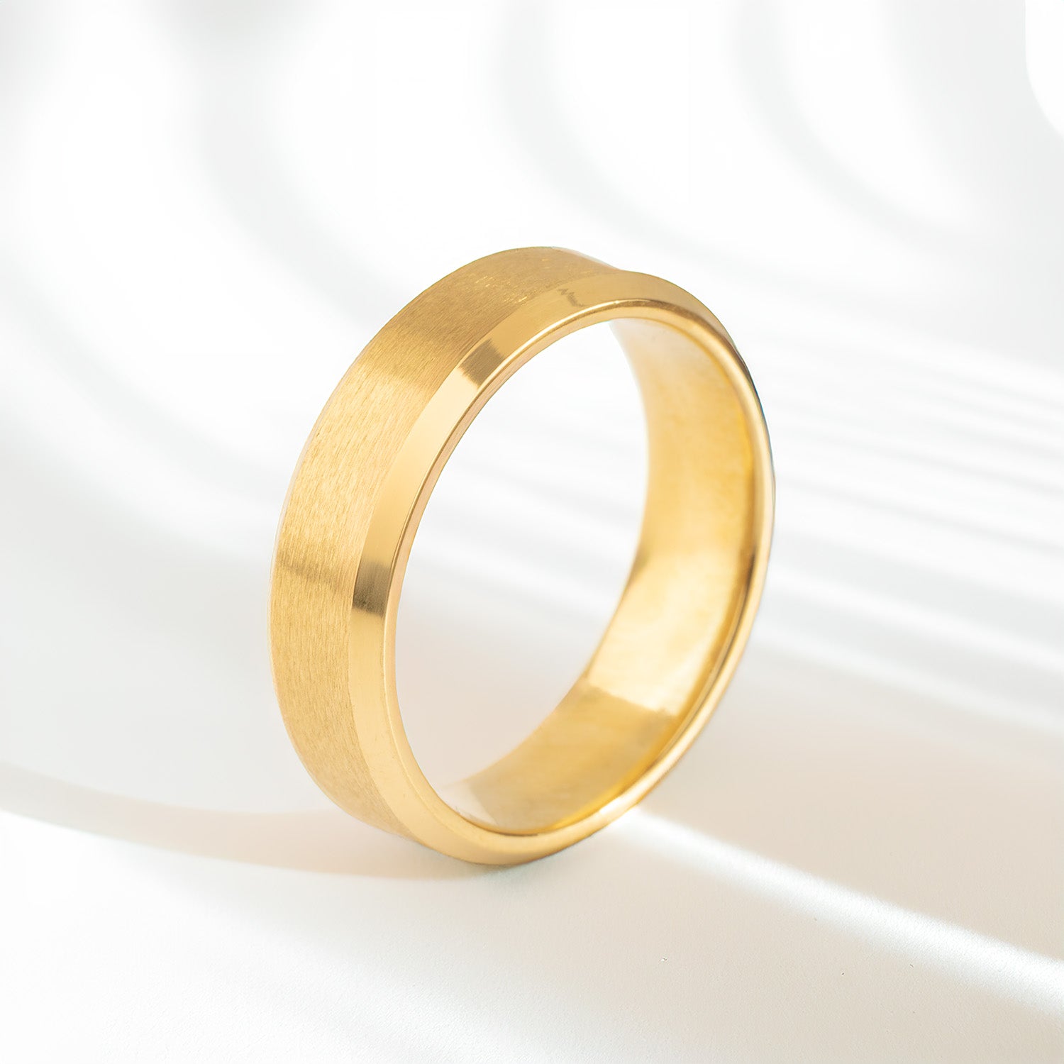 M Premium Jewellery Gold Beveled Ring