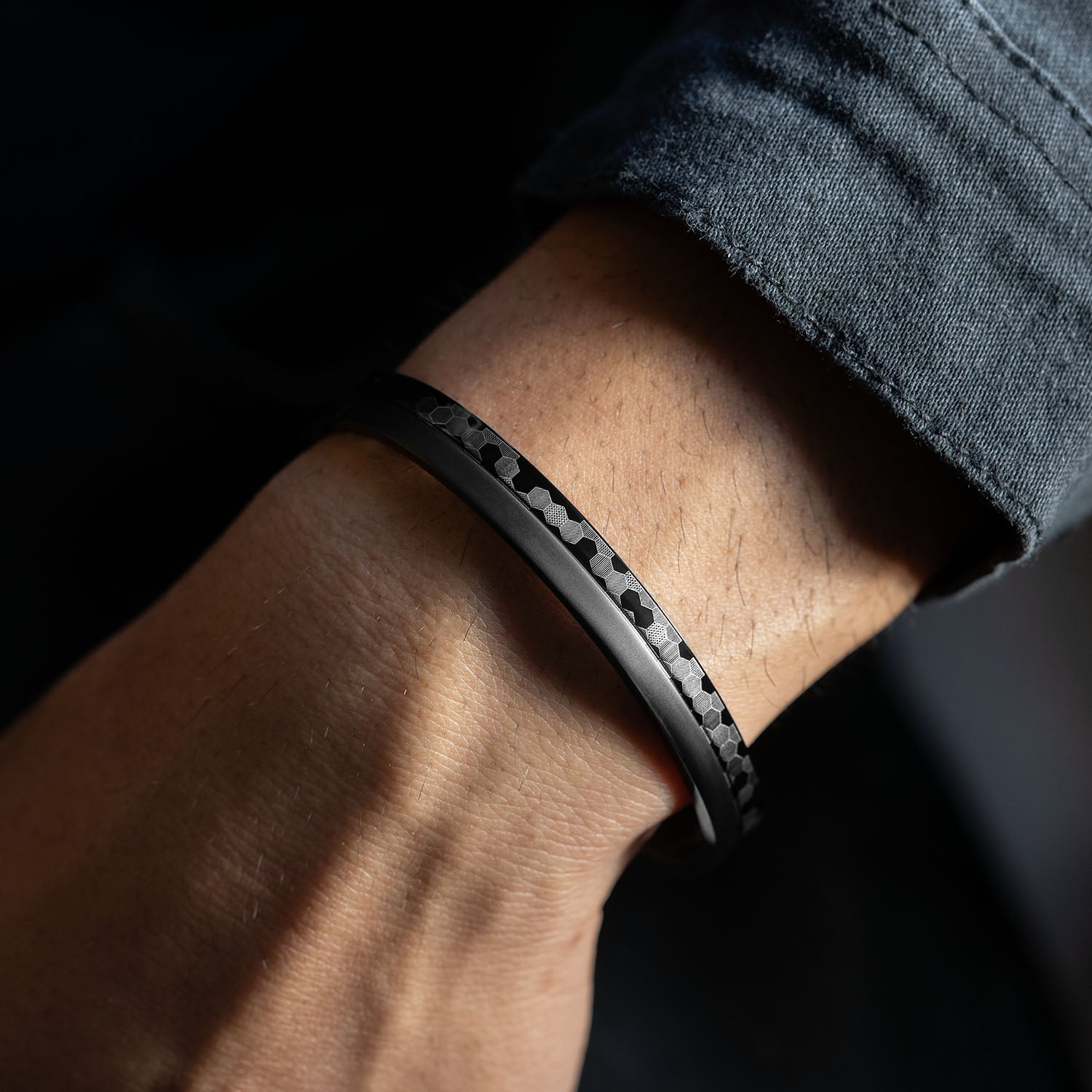 Hex Matrix Kada Bracelet Black