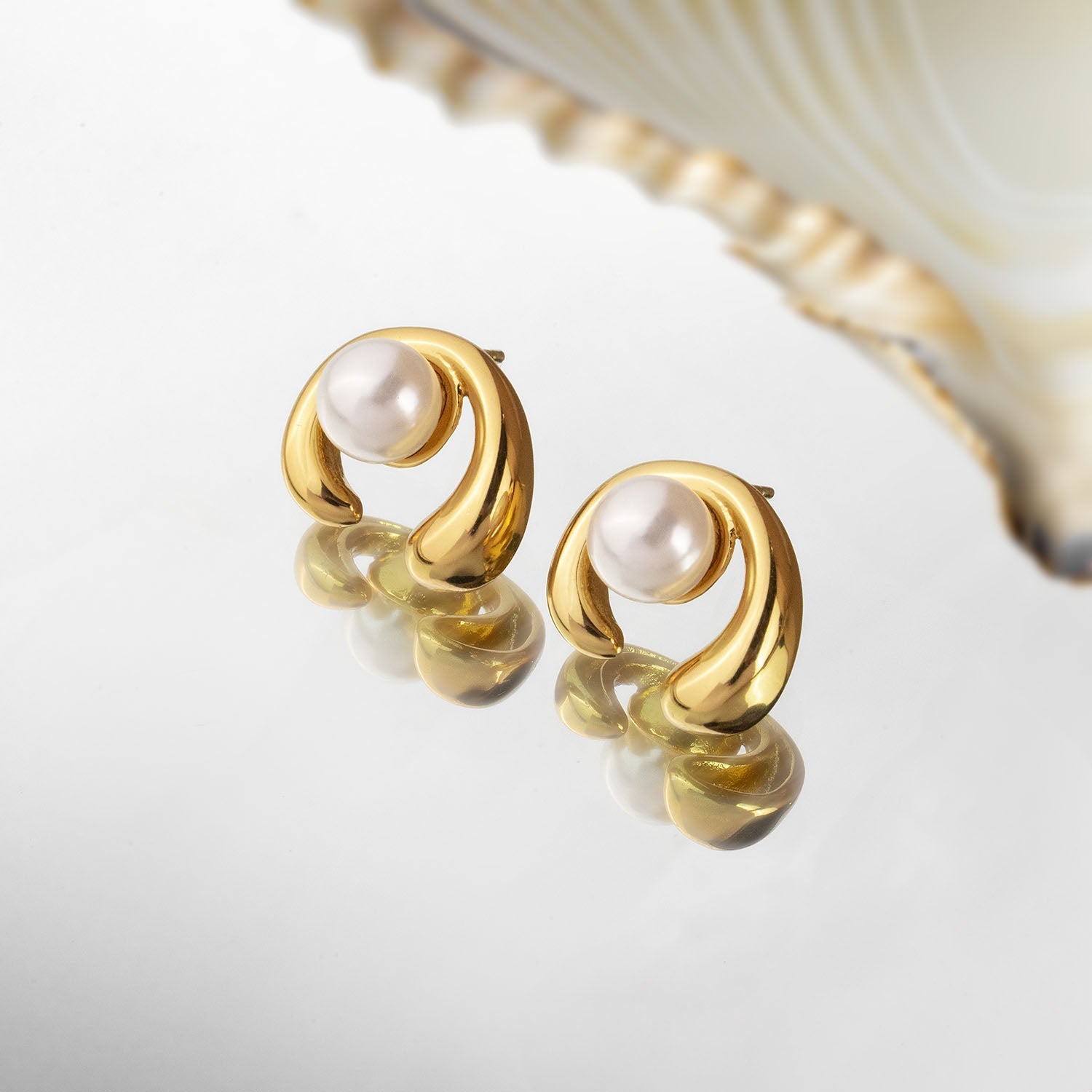 Maria Pearl 18K Gold Stud Earrings