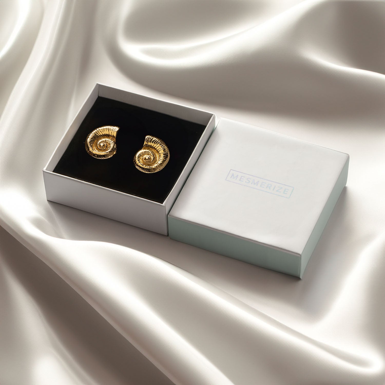 Moana Shell 18K Gold Earring
