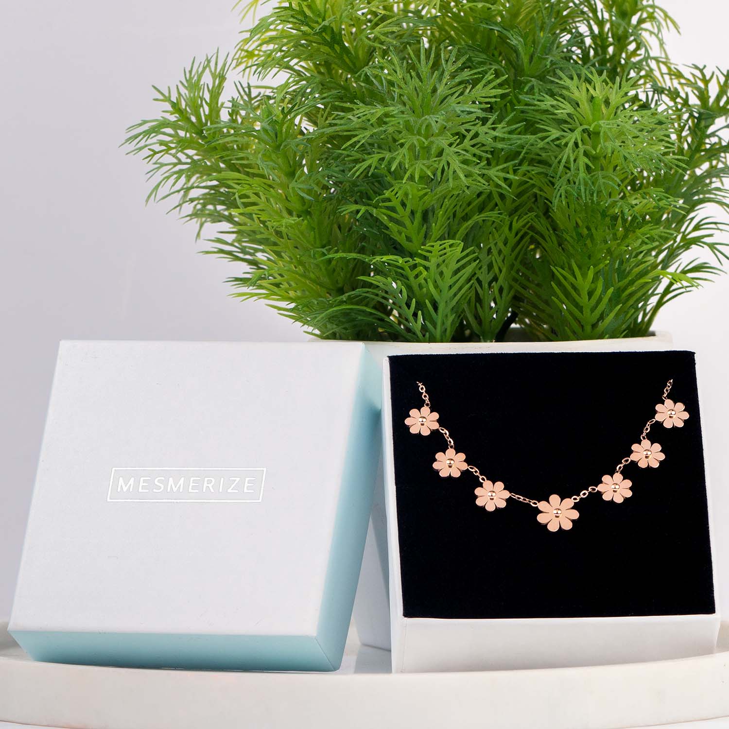 W Premium Jewellery Rose Gold Mini Daisy Necklace