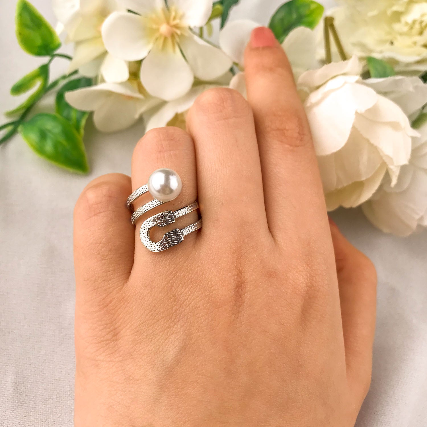 W Premium Jewellery Silver Clip Pearl Adjustable Ring