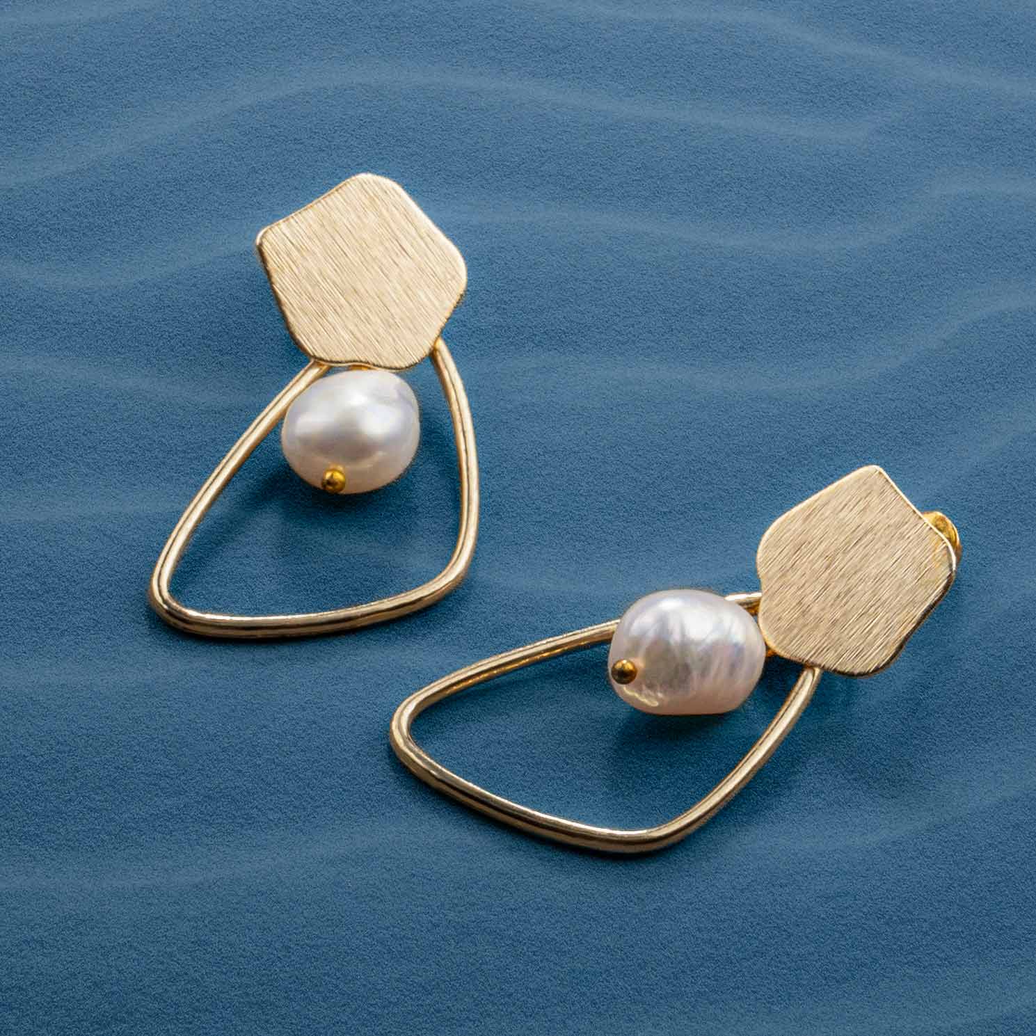 Dropship Geometric Big Round Sud Earrings For Women Exquisite Pearl Studs  Rhinestone Earrings Statement Earrings Jewelry Gifts to Sell Online at a  Lower Price | Doba