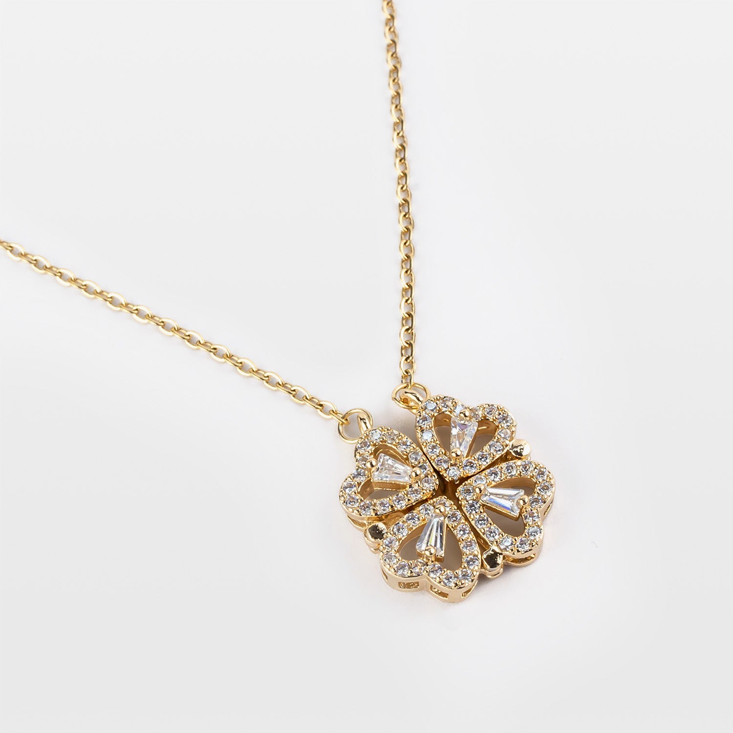W Premium Jewellery Necklace Clover Magnetic Gold