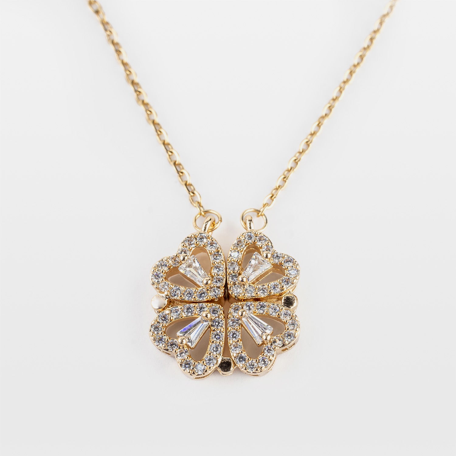 W Premium Jewellery Necklace Clover Magnetic Gold