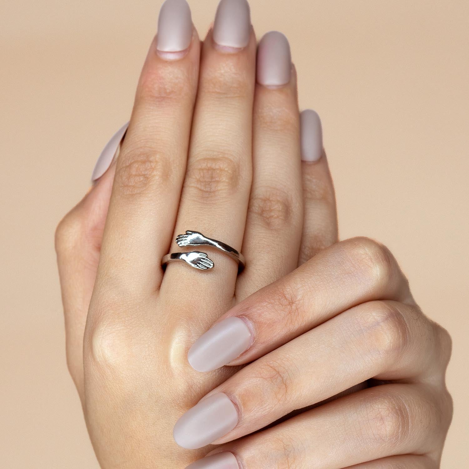 W Premium Jewellery Rings Hug Ring Silver